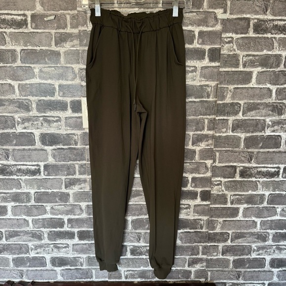 Lululemon Keep Moving Jogger olive green drawstring pockets